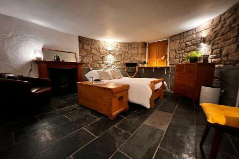 Bed/Sitting Room