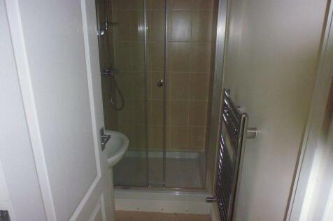 Ensuite shower room for back bedroom