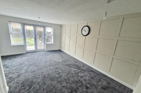 Living Room/ Dinining area