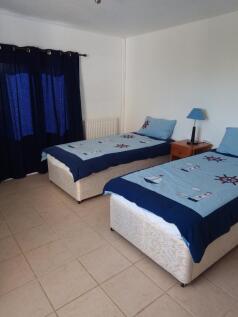 Bed 2 set up w/ twin beds