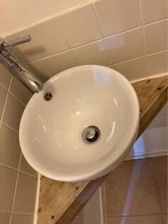 Bed 2 ensuite shower room