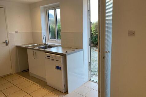 Kitchen: wash up &amp; birdwatch