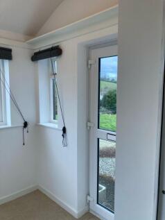 alternative entrance to kitchen door