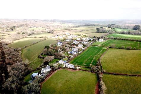 Trevilla: Trelissick an easy walk away