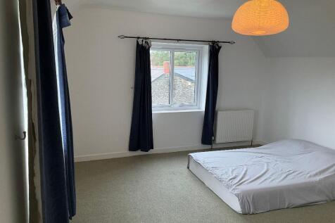 Bed 1, spacious dual aspect