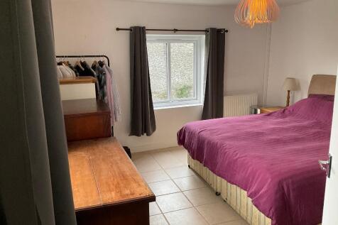 Bed 2, plenty of space for HUGE bed!