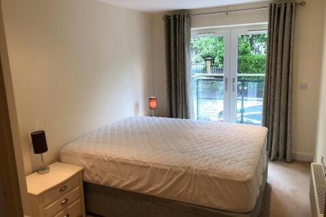 Bedroom alternate view