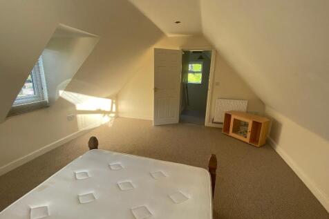 Bedroom alternative view