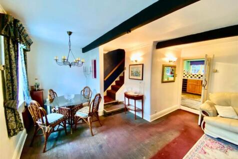 Lounge/Dining Area