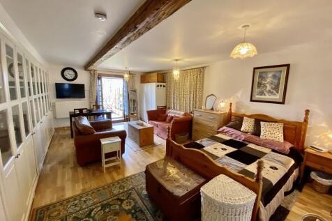 Open-Plan Lounge/Bedroom