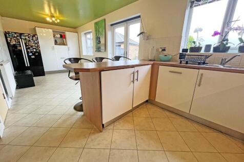 Kitchen 1.jpg