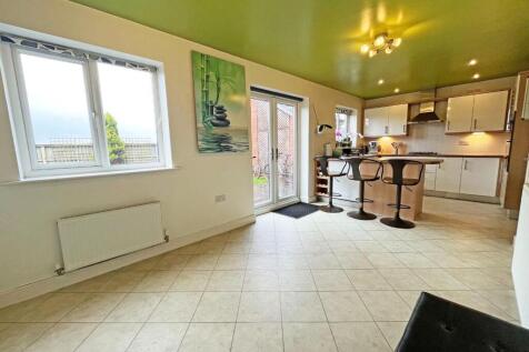 Kitchen 2.jpg
