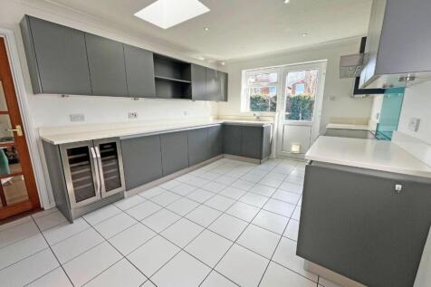 Kitchen1.jpg
