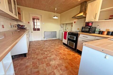 Kitchen2.jpg