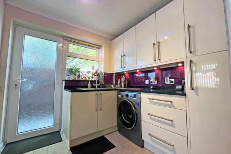 Kitchen2.jpg