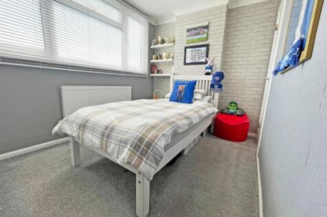 Bed 2.jpg