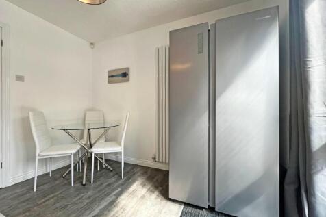 Kitchen1.jpg
