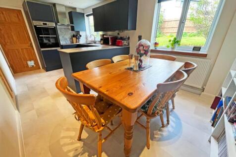 Kitchen2.jpg