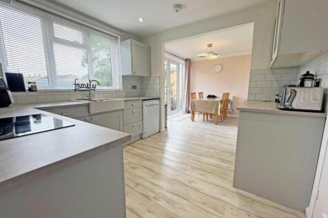 Kitchen1.jpg
