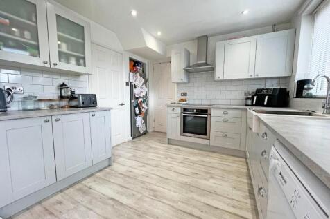 Kitchen2.jpg