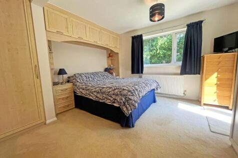 Bed 1.jpg