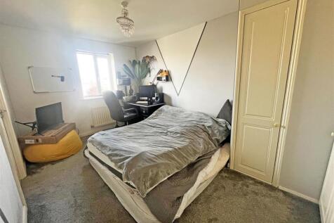 Bed 1.jpg