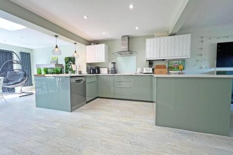 Kitchen2.jpg