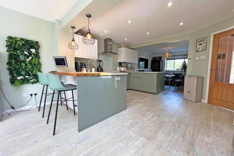 Kitchen1.jpg