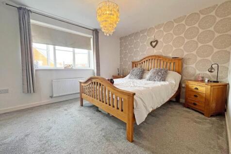 Bed 1.jpg