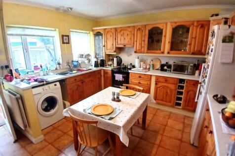 Kitchen 1.jpg