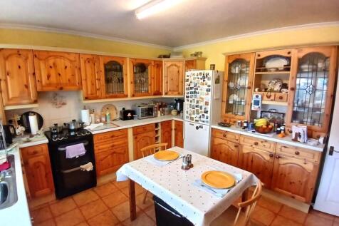 Kitchen 2.jpg