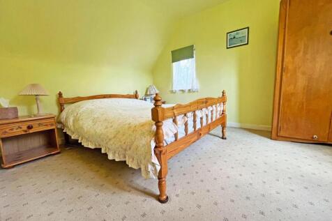 Bed 2.jpg