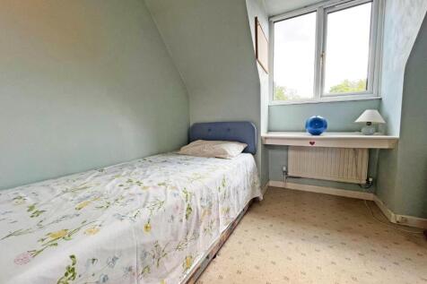 Bed 3.jpg