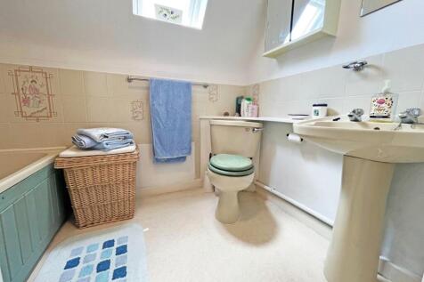 Bathroom.jpg