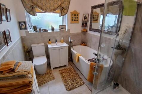 Downstairs Bathroom.jpg