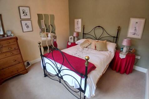 Bed 3.jpg
