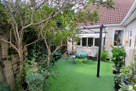 Garden Seating Area.jpg