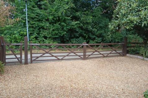 Front entrance driveway.jpg