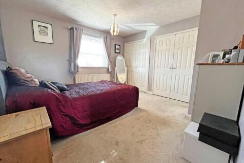 Bed 1.jpg