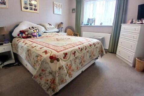 Bed 1.jpg