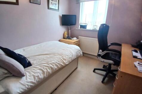 Bed 2.jpg