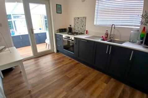 Kitchen 2.jpg