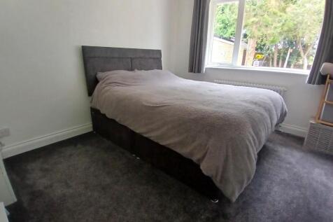 Bed 1.jpg