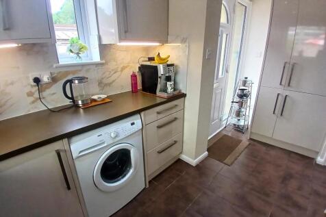 Kitchen 2.jpg