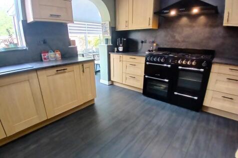 Kitchen 2.jpg
