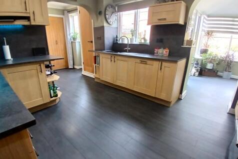 Kitchen 1.jpg