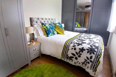 Bed 2.jpg