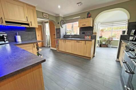 Kitchen2.jpg