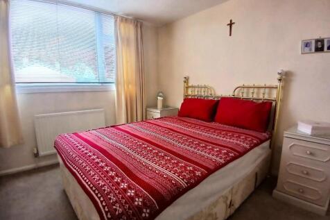 Bed 1.jpg