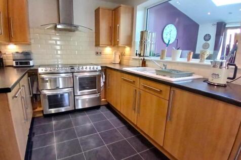 Kitchen 2.jpg